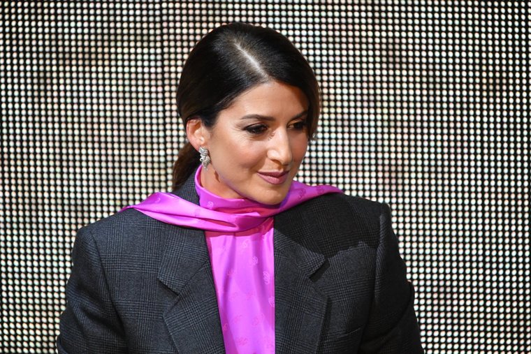 Недолгое время Жасмин работала моделью