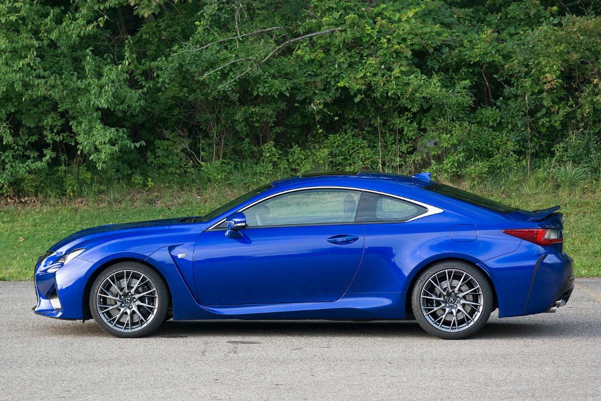 Компания Lexus отзывает в РФ 8,3 тыс. автомашин из-за неисправности топливной системы