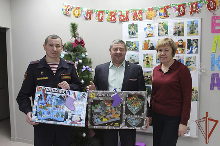 На Дальнем Востоке Росгвардия продолжает принимать участие в новогодних мероприятиях 