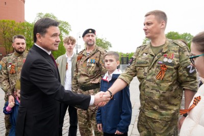 Андрей Воробьев с сыновьями почтил память героев Великой Отечественной войны