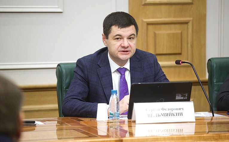 Расширенное заседание Комиссии Совета Федерации по мониторингу законодательства Российской Федерации в сфере государственного контроля (надзора) и муниципального контроля в РФ на тему «Итоги контрольной (надзорной) деятельности в РФ за 2025 год»