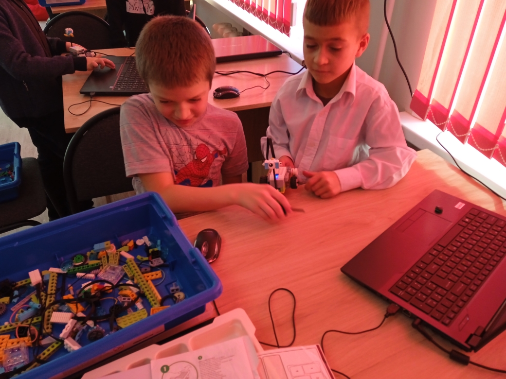 прошли соревнования по робототехнике