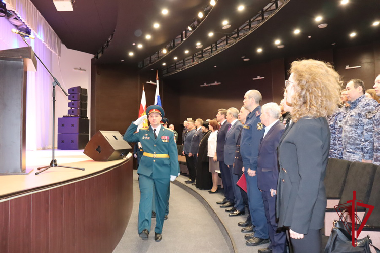 В Магадане росгвардейцев поздравили с профессиональным праздником 