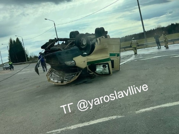 В Ярославской области на трассе М-8 разбилась машина инкассаторов