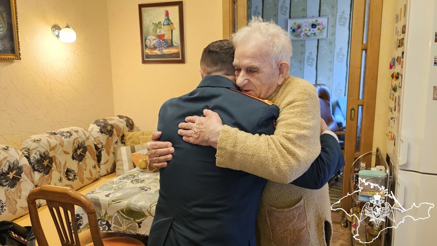 В Крыму и Севастополе росгвардейцы поздравили с праздником ветеранов Великой Отечественной войны