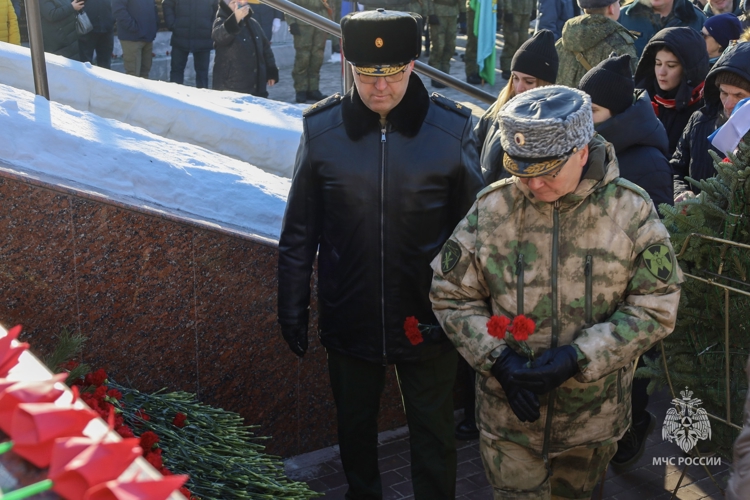 В Омске руководители региональной Росгвардии почтили память воинов-интернационалистов