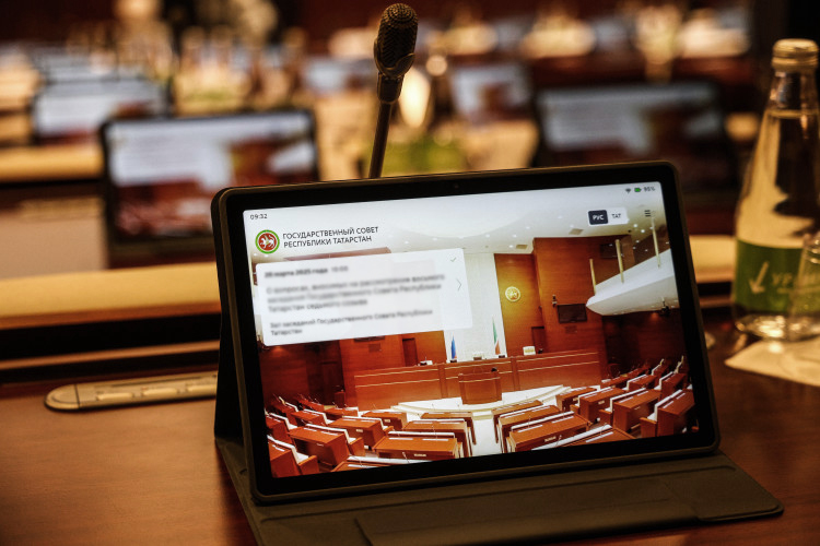 В пресс-службе Госсовета РТ заявили, что в финансово-экономическом обосновании принятого законопроекта не было указания суммы, которую планируется выплачивать многодетным семьям взамен земельного участка