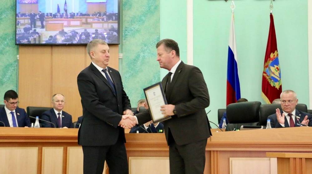 В Брянской областной Думе наградили партийцев за значительный вклад в волонтёрскую и гуманитарную деятельность