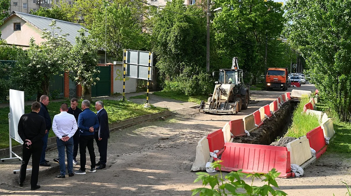 На улицах Садовой и Шевченко в Краснодаре строят самотечную сеть ливневой канализации