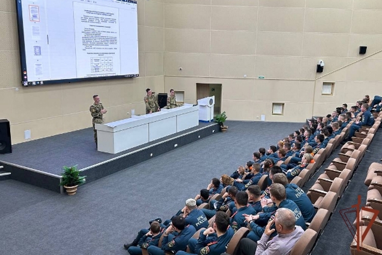 Росгвардейцы в Сибири провели профориентационные и патриотические мероприятия с молодёжью