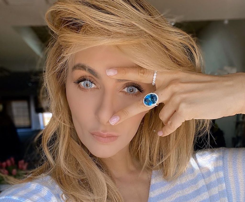 Устинова предложила Варнаве стать крестной мамой