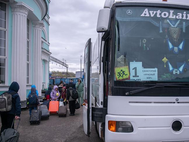 Министры из Белгородской области проверили условия лечения детей в смоленском санатории - Изображение 