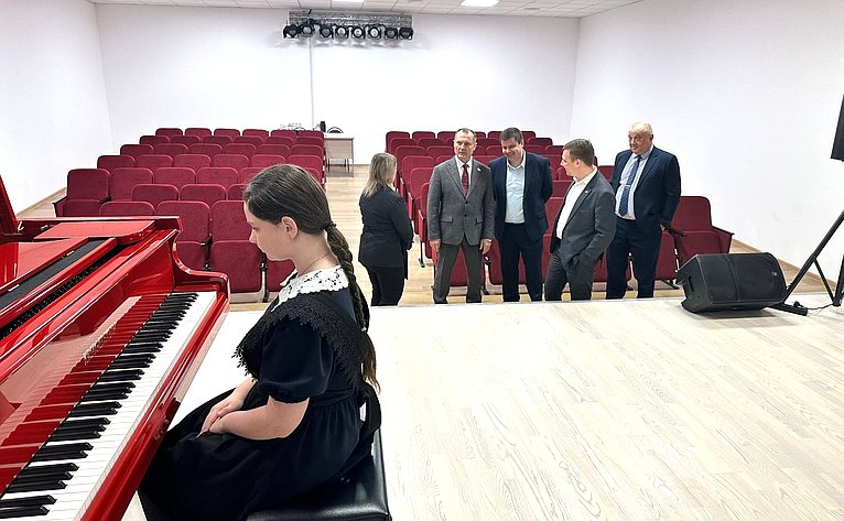 Игорь Мурог посетил новую детскую школу искусств в Рязанской области
