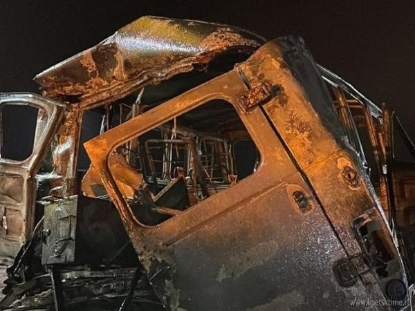 буханка перевернулась. уаз на трассе. патриот сгорел. уаз липецкая область. уаз липецкая область.