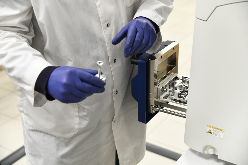 Цифровые технологии в машиностроении. Использовалось новое оборудование. Виртуальная реальность в промышленности. Роботы на производстве. Оборудование для производство фармацевтических субстанций.