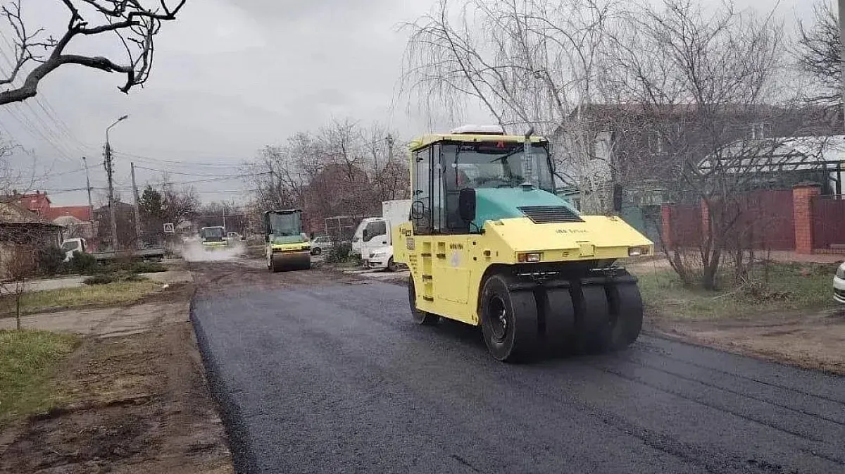 В Краснодаре на четырех дорогах проводятся работы в рамках краевой программы