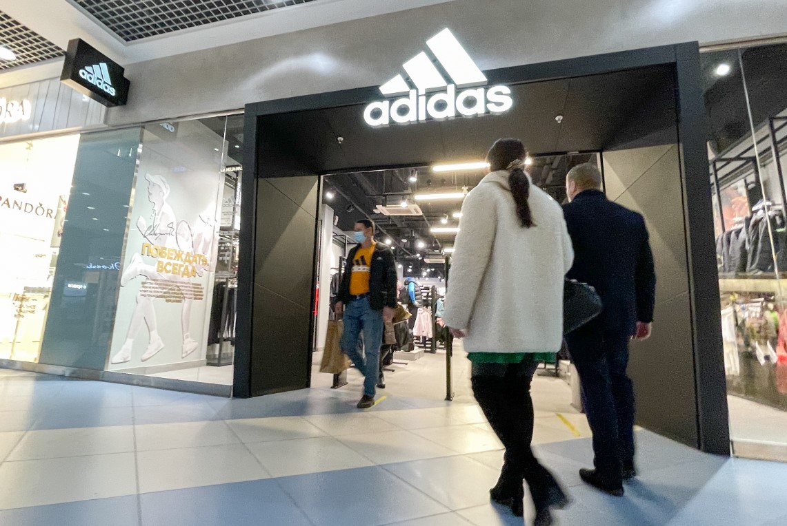 В Тюмени Adidas официально был представлен в ТРЦ «Кристалл»