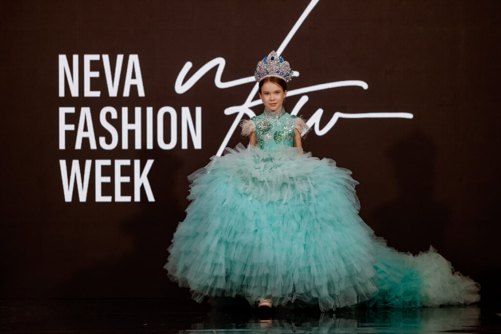 Street fashion 2023. Неделя моды в санкт петербурге. Neva fashion week 2025 санкт петербург. День моды 9 июля. Neva fashion week 2025 санкт петербург.
