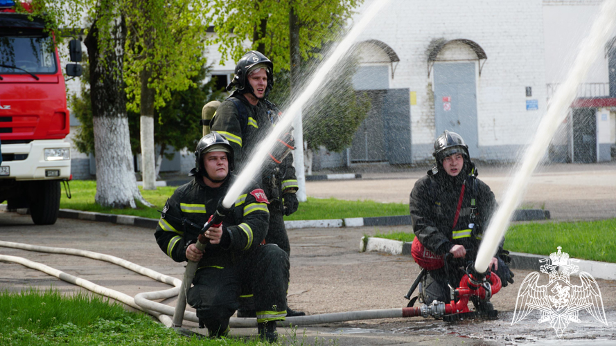 Росгвардия и МЧС провели совместные пожарно-тактические занятия в Брянске