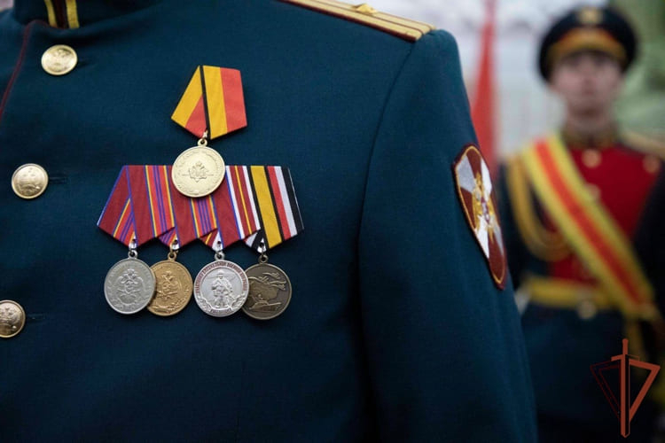 Герой России генерал-полковник Сергей Бойко поздравил выпускников общевойсковой академии РФ