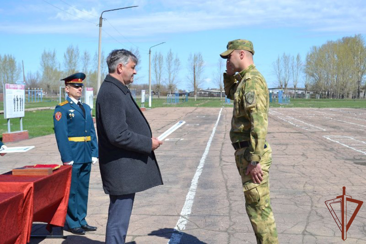 Первый заместитель командующего Сибирским округом Росгвардии поздравил личный состав с годовщиной образования воинской части