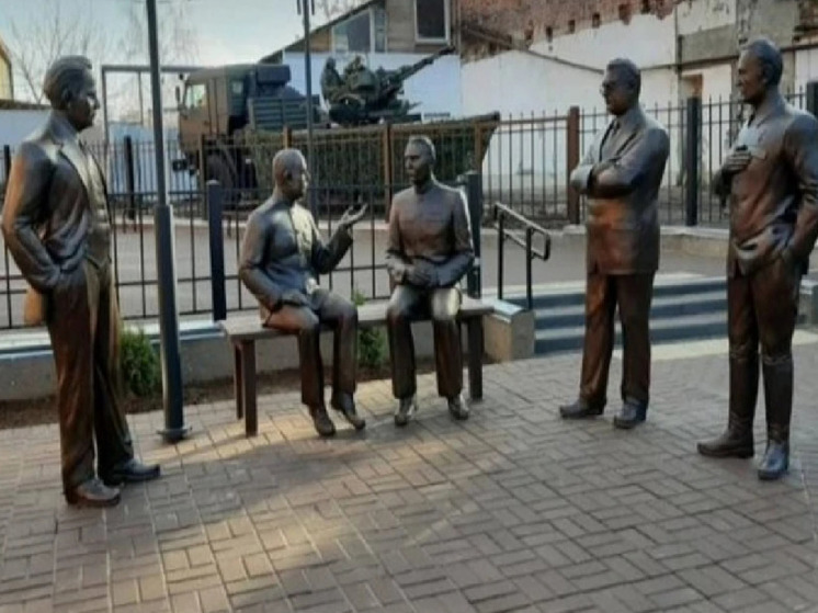 В Коврове появился памятник оружейникам