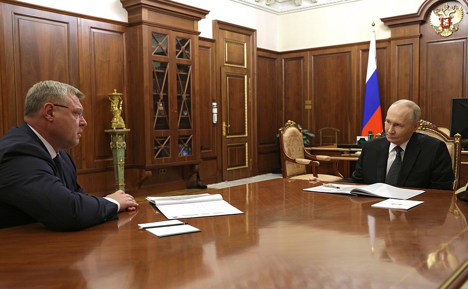 С губернатором Астраханской области, председателем комиссии Госсовета по вопросам поддержки ветеранов боевых действий – участников СВО и членов их семей Игорем Бабушкиным.