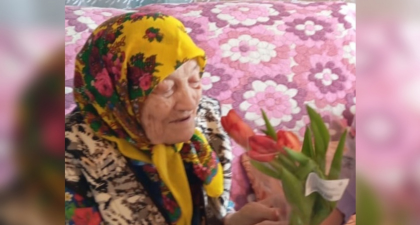 В Чувашии женщина воспитала семерых детей, 17 внуков, 29 правнуков и отметила 100-летний юбилей