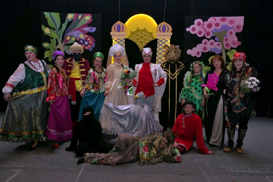 В региональном этапе фестиваля «Театральное Приволжье» принимает участие народный молодежный театр-студия «Арлекин» из Новотроицка 