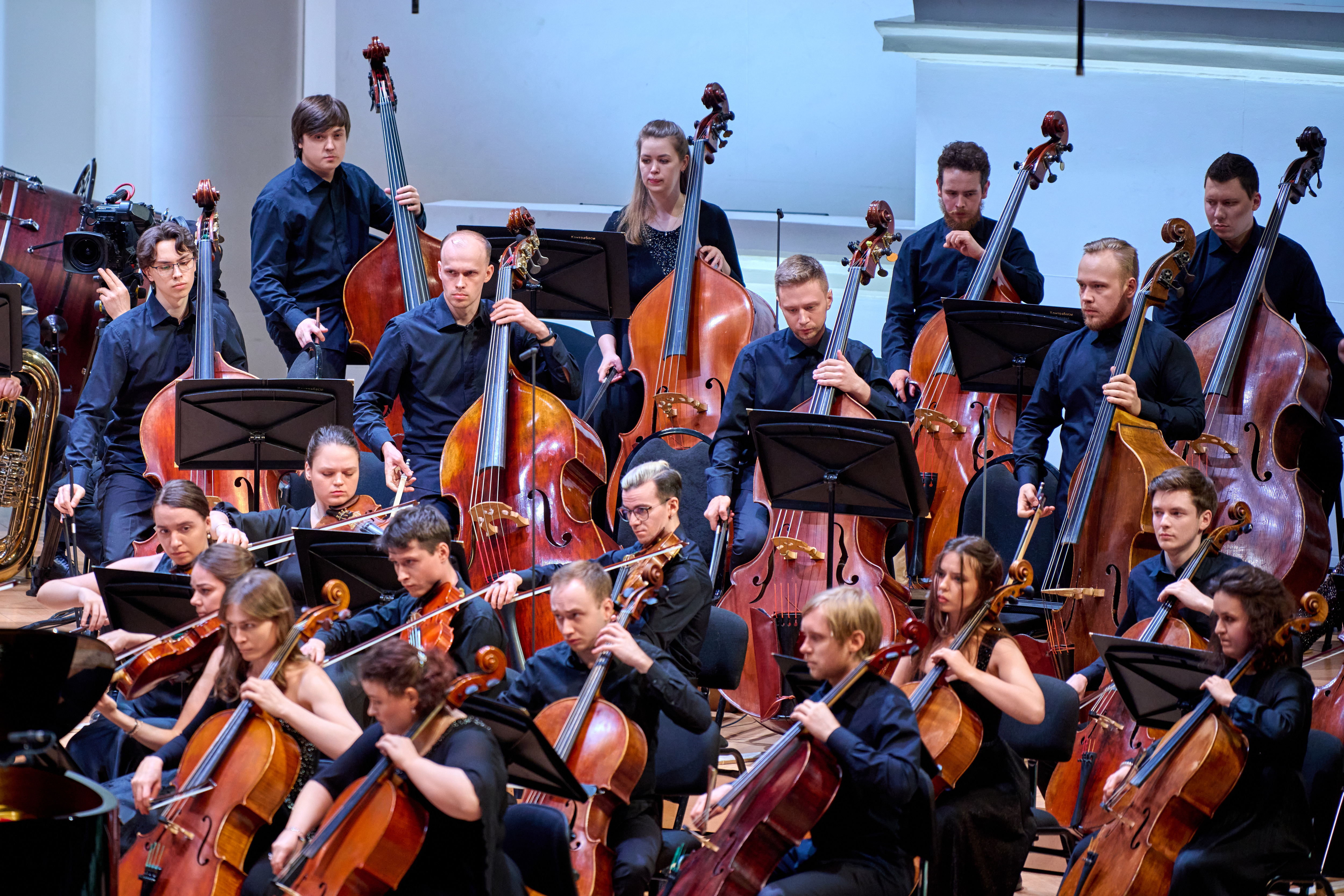 Национальный молодежный симфонический оркестр россии. Солистка симфонического оркестра мирзаханова. Национальный молодежный симфонический оркестр. Молодёжный симфонический оркестр москвы. Чайковского.
