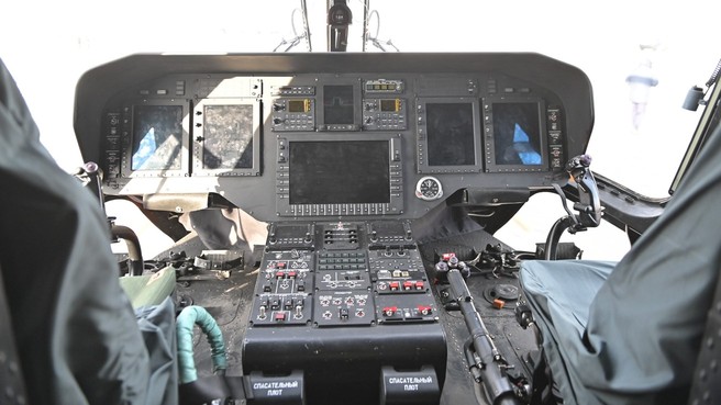 Юрий Трутнев посетил Улан-Удэнский авиационный завод холдинга «Вертолёты России» (Госкорпорация Ростех). Тренажёр вертолёта Ми-171АЗ