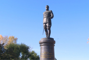 Церемония возложения цветов к памятнику Александра Михайловича Василевского прошла в Хабаровске