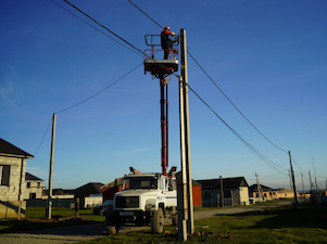 «Ингушэнерго» ремонтирует воздушную ЛЭП в районе новостроек города Сунжи