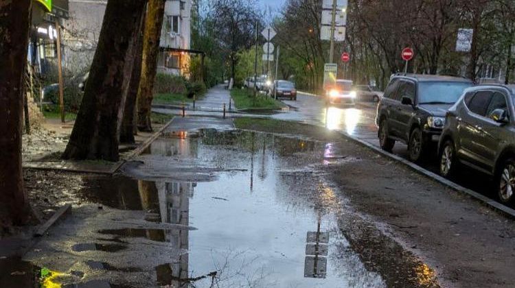 Вот такие находки в Краснодаре после ливня: все регистрационные знаки хранятся на улице Одесской 