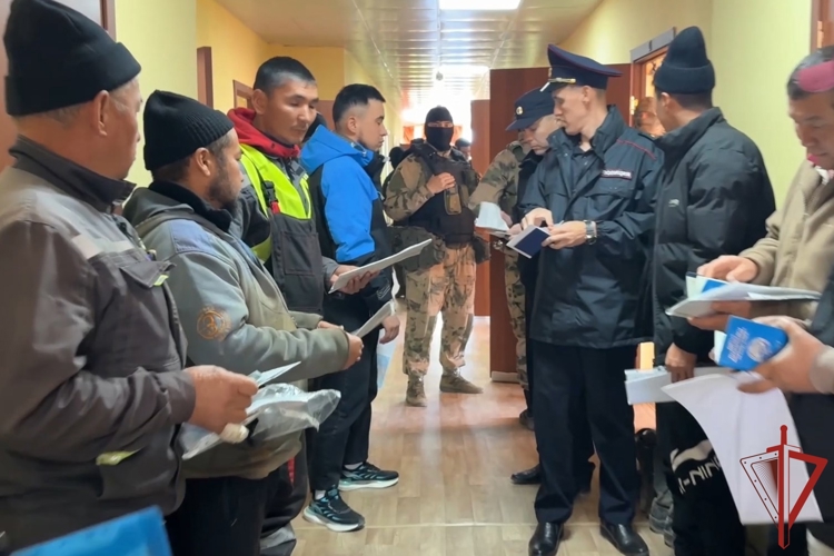 В Комсомольске-на-Амуре при силовой поддержке ОМОН Росгвардии проведены рейды по выявлению нелегальных мигрантов