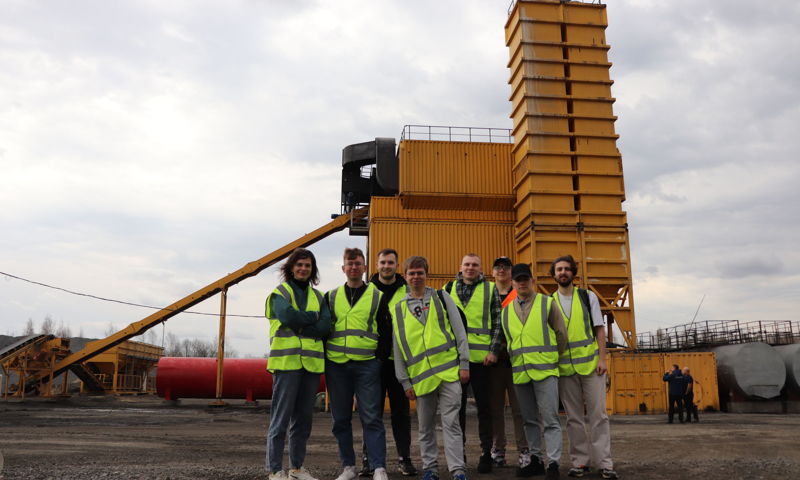 Студентов ЯГТУ познакомили с процессом изготовления асфальтобетонных смесей