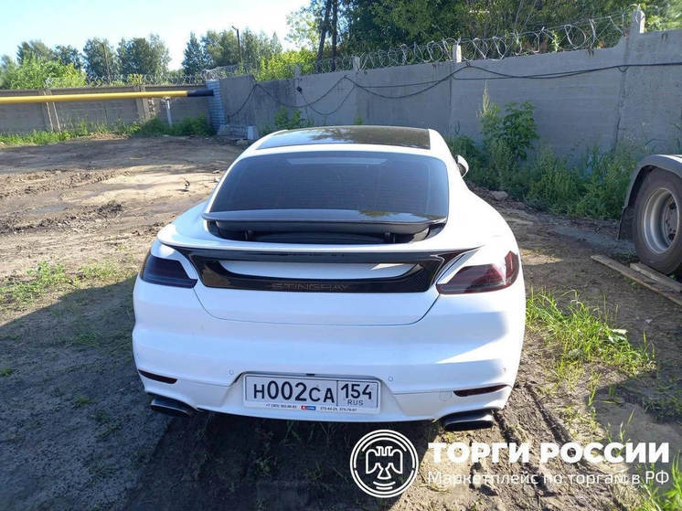 В Новосибирске выставлен на аукцион Porsche Panamera, конфискованный у бизнесмена за долги