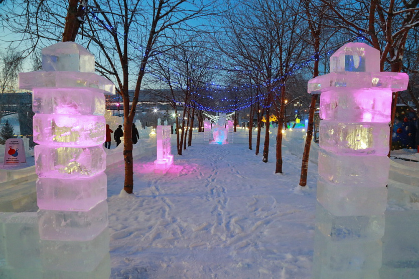 ледяной городок новосибирск 2021. ледовый городок нижневартовск 2023. ледовый городок новосибирск 2024 режим работы. ледяной городок новосибирск 2022 на набережной. набережная новосибирск 2023 ледовый городок.