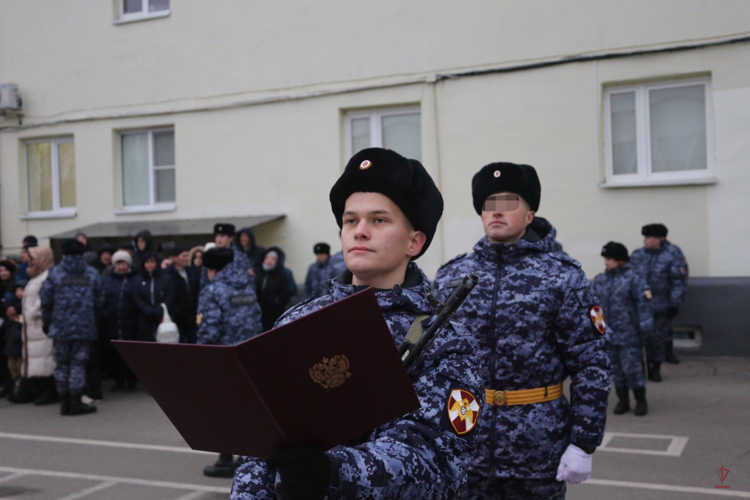 Призванные на службу в Росгвардию молодые калининградцы приняли Военную присягу