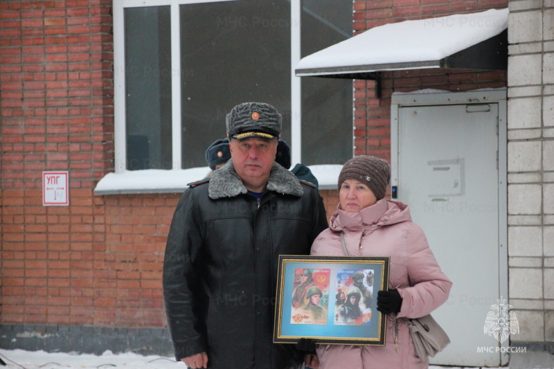 В центре Новосибирска открыли два мурала в честь пожарных