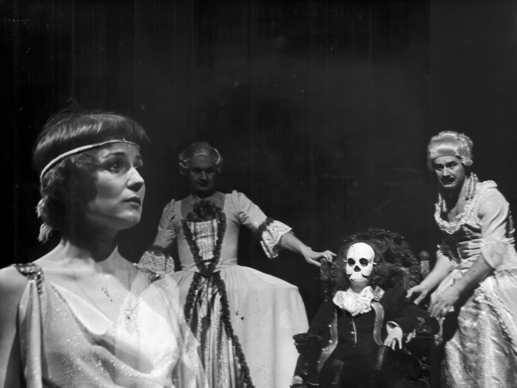 Сцена из спектакля «Аки раненый лев» (16+)