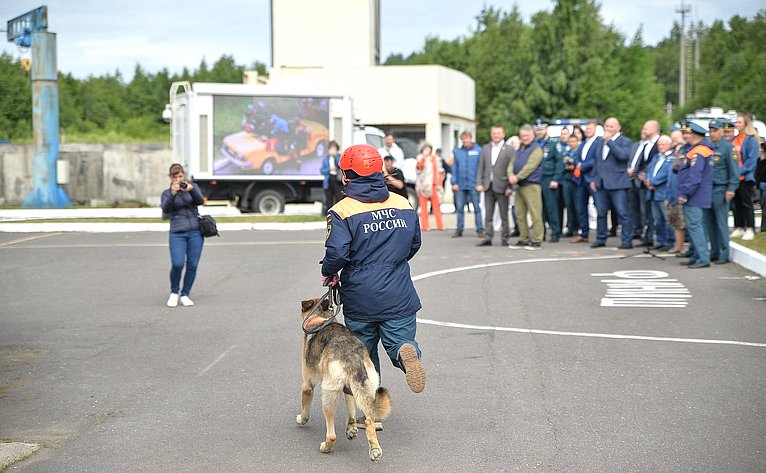 Юрий Воробьев принял участие в мероприятиях каникулярной профориентационной школы «За безопасность!», прошедших в рамках XI Форума регионов Беларуси и России на базе арктического спасательного учебно-научного центра «Вытегра»