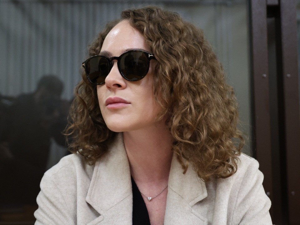 Наводит красоту: Аглая Тарасова начала новую жизнь после условного срока