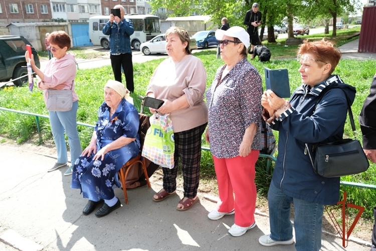 Управление Росгвардии по Алтайскому краю чествует труженицу тыла