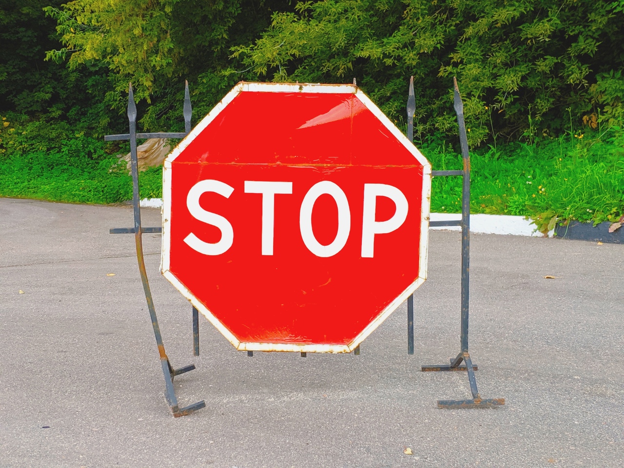 21. Знак стоп видео. Stop really. Funny signs in english pictures. Стоп пешеходный переход.
