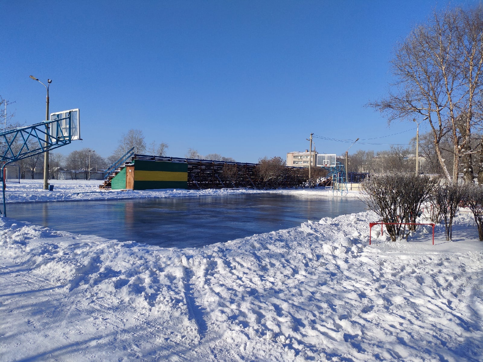 каток свободный амурская область. ледовая арена. стадион торпедо город свободный. каток свободный амурская область. каток на стадионе коньки новый год.