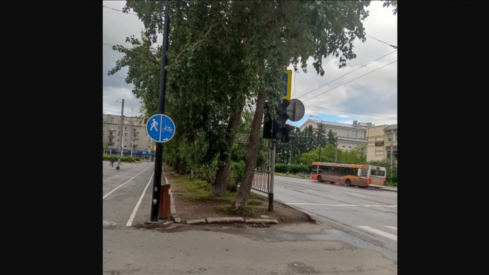 Правда что в мурманске не садится солнце. Голографические светофоры в Мурманске. Первый светофор в Мурманске. Соединение светофора. Светофор на перекрестке Ленина и Савиных.