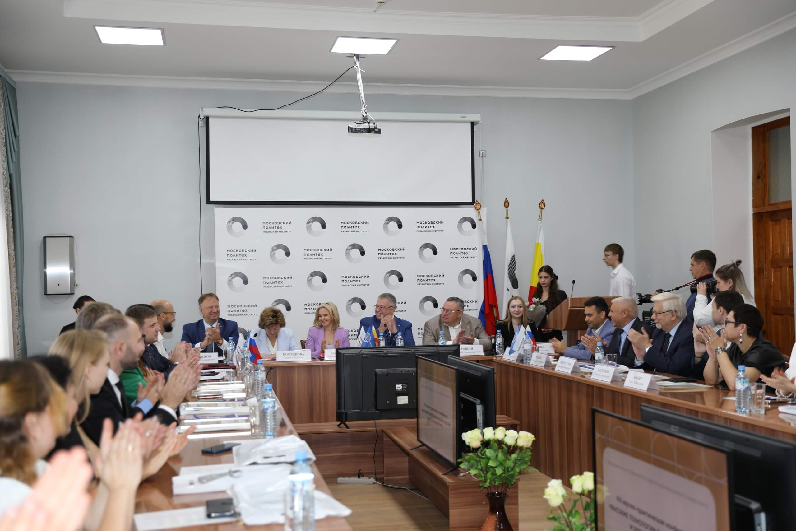 Подписание трёхстороннего соглашения