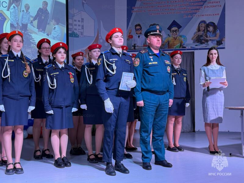 Кадеты пожарно-спасательного профиля в Симферополе получили выпускные свидетельства