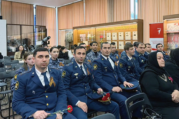 Сотрудники СИЗО-2 присоединились к патриотической акции «Великая Победа в каждом из нас!» в Дербенте